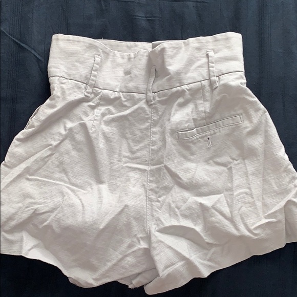 High waisted loose shorts - Picture 2 of 2